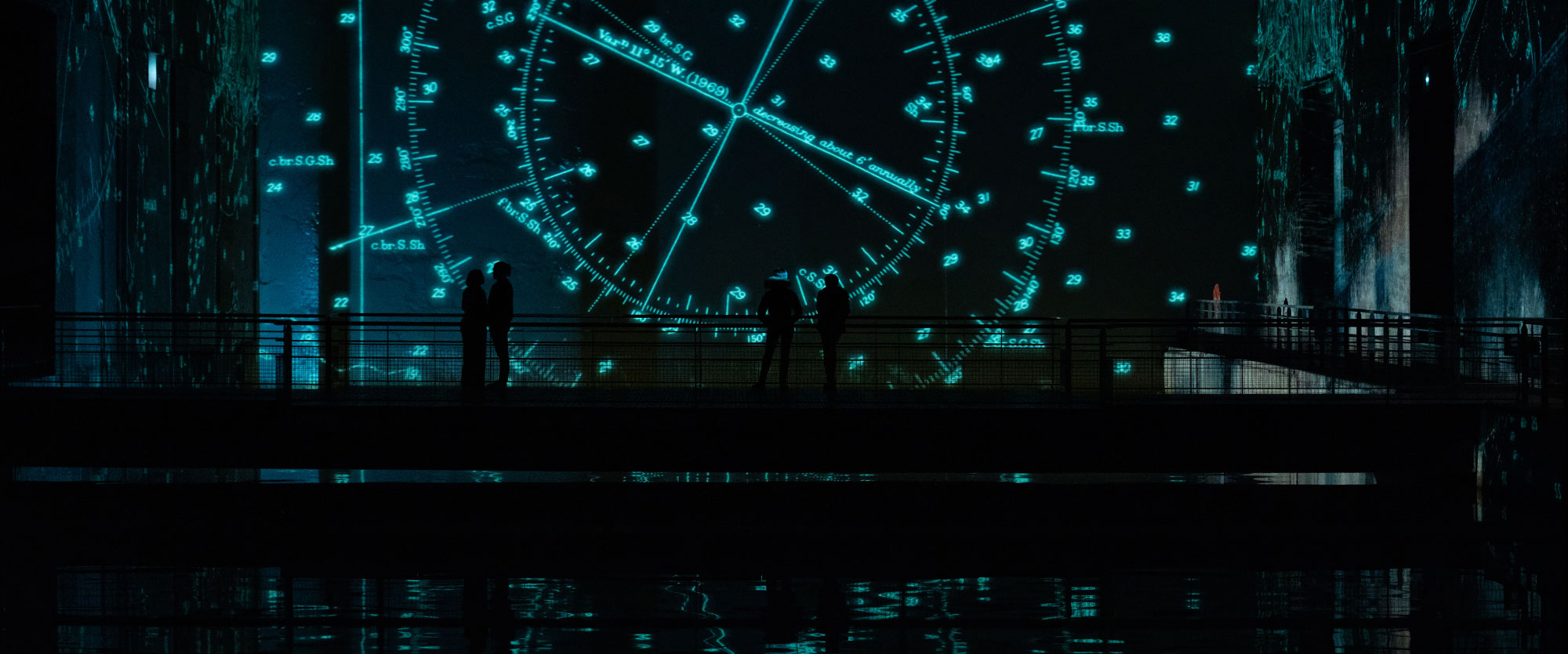 Photo prise lors d'un show lumineux à la base sous marine de Bordeaux