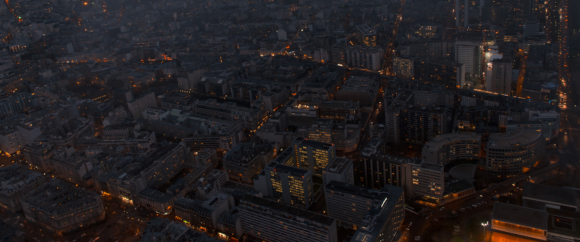 Prise de vue aérienne nocture de la ville de Paris
